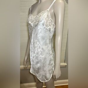 Vintage Keyloun Ivory Nightie Beaded Lace Accents Made In USA Size Petite